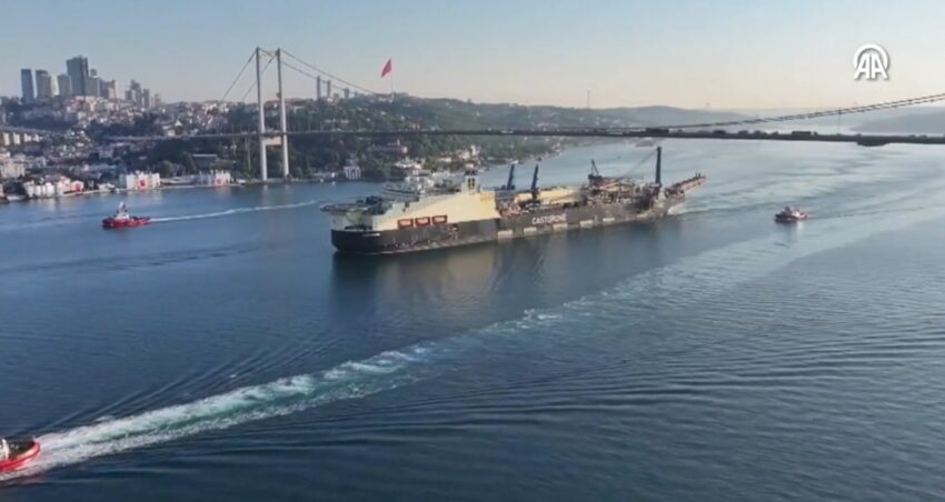 325 metrelik castorone alarmi istanbul bogazindan gecti 4NIlBCWw.jpg