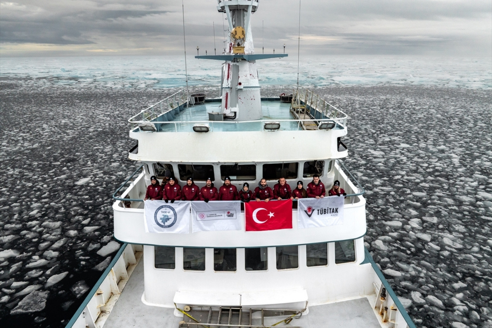 6. Ulusal Arktik Bilimsel Araştırma Seferindeki Türk bilim ekibi Kuzey Kutbu’nda