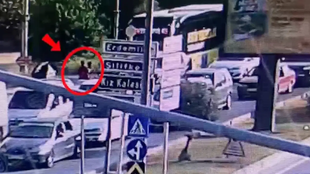 65 yil hapis cezasiyla araniyordu belediye otobusunde yakalandi EvcC8SzT.jpg