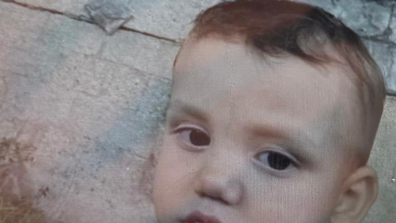 Acı ölüm: Seyir halindeki araçtan düşen 2 yaşındaki bebek, başka aracın altında kaldı!