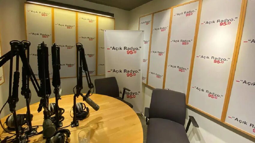 Acik radyo rtukun lisans iptali kararini aymye tasidi P83T2Clv.jpg