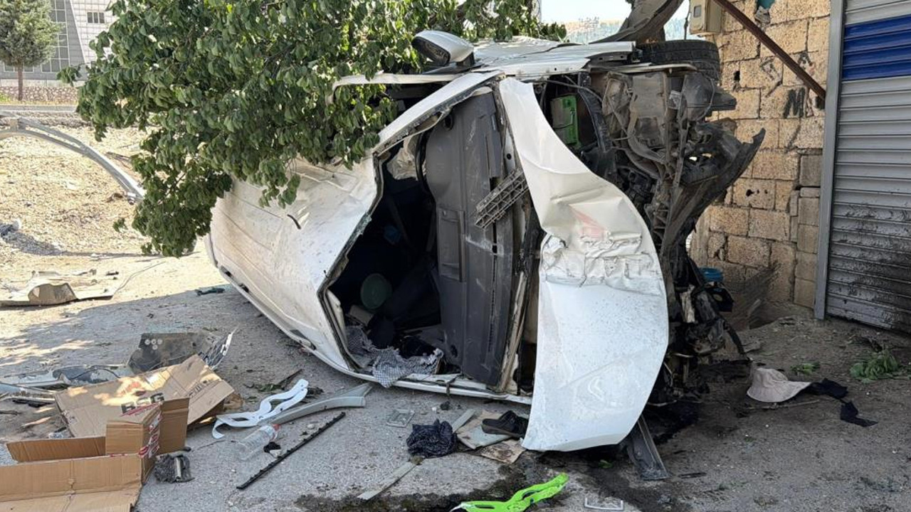 Adıyaman’da panelvanın şarampole yuvarlandığı kazada 1’i ağır 8 yaralı