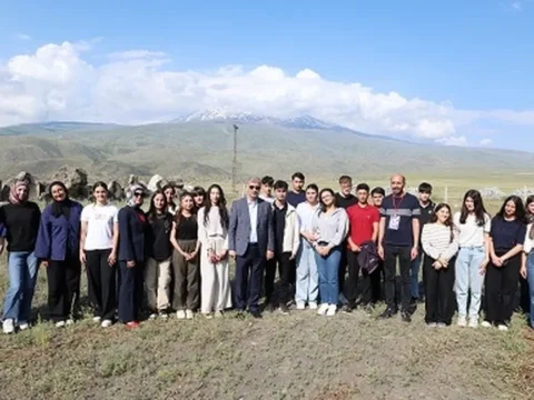 Agri dagi eteginde bilim kafe bulusmasi 8nOCX91H.webp