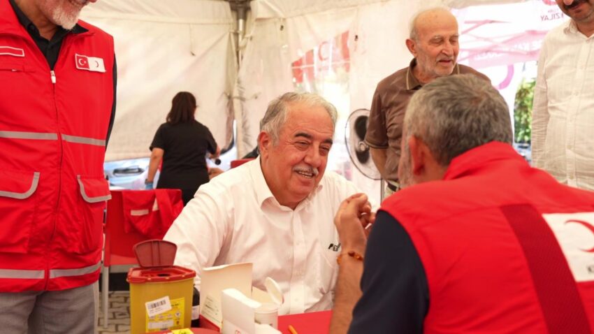 Ak parti istanbul milletvekilleri saha calismalarini surduruyor N4x8EiIy.jpg
