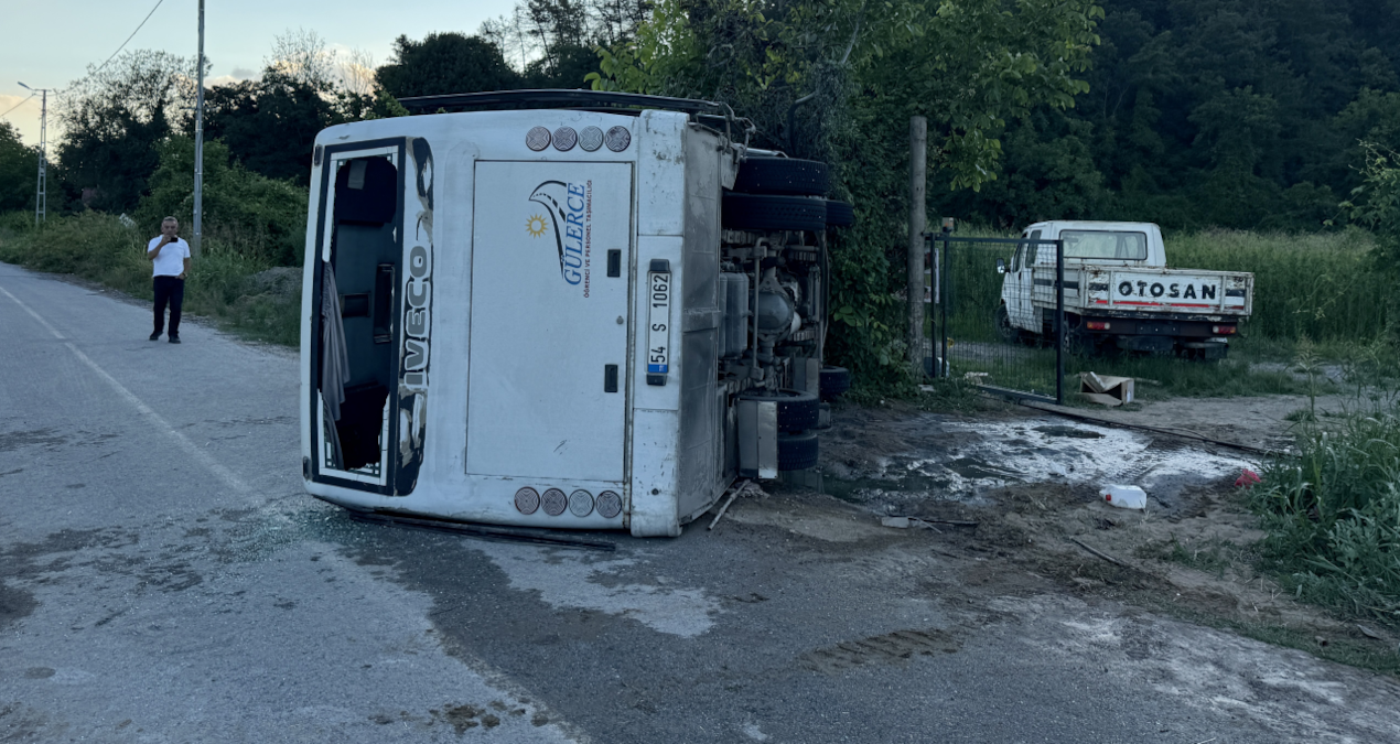 akarya’da 13 kişinin yaralandığı trafik kazası araç kamerasında