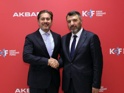 Akbank ve kgf is birligiyle kobiler dijital kgf kredisine akbank mobil uzerinden dakikalar icinde XWLHDS9h.jpeg