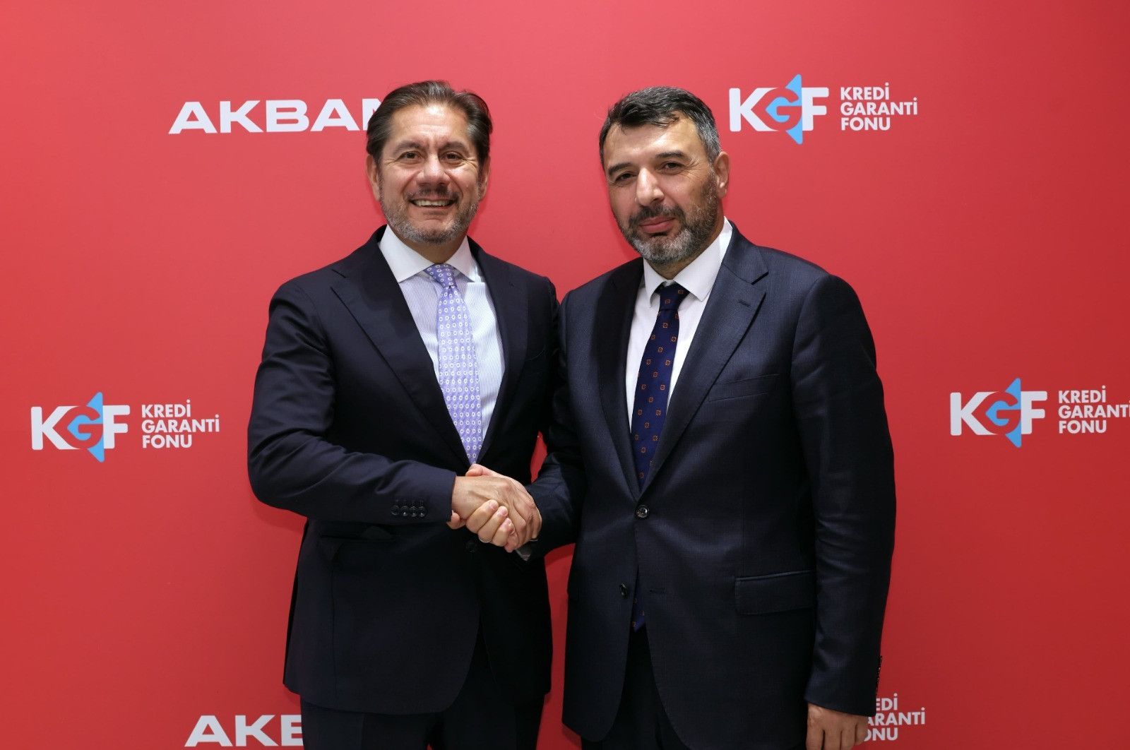 Akbank ve kgf is birligiyle kobiler dijital kgf kredisine akbank mobil uzerinden dakikalar icinde XWLHDS9h.jpeg