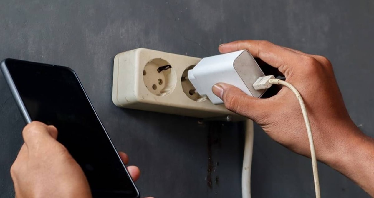 Akıllı telefonunuz normalden daha mı yavaş şarj oluyor? İşte gerçek nedeni