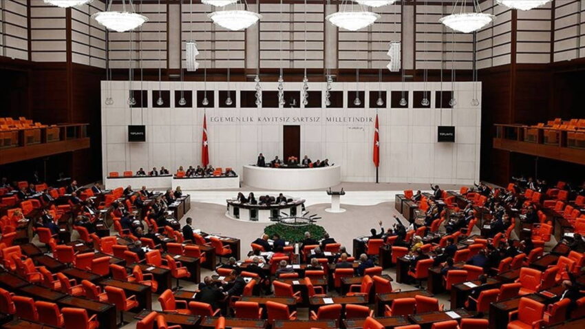 Akpnin meclisin calisma takvimini uzatma talebi kabul edildi agustosun ilk haftasi da calisilacak p97UFzgL.jpg