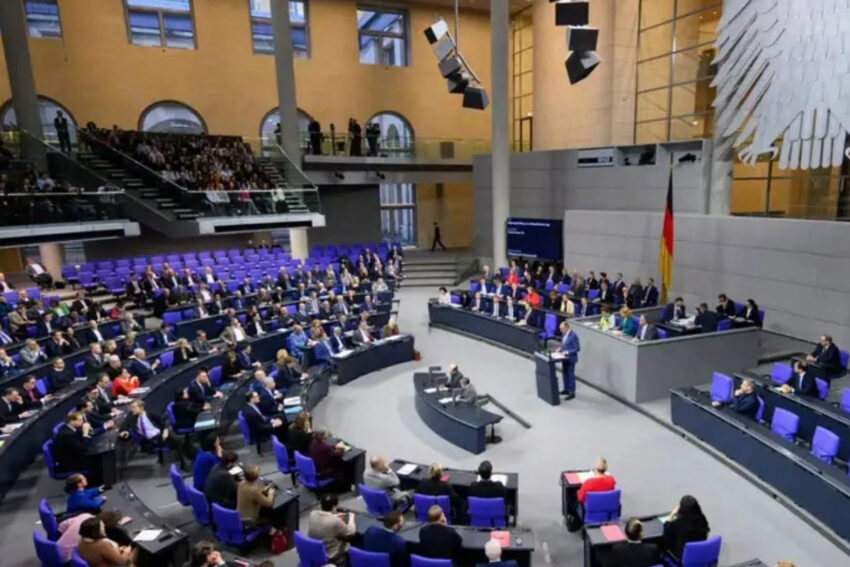 Almanyada milletvekilleri halkla dayanisma icin 500 euroluk maas zammini oy birligiyle reddetti dPlFWLQl.jpg