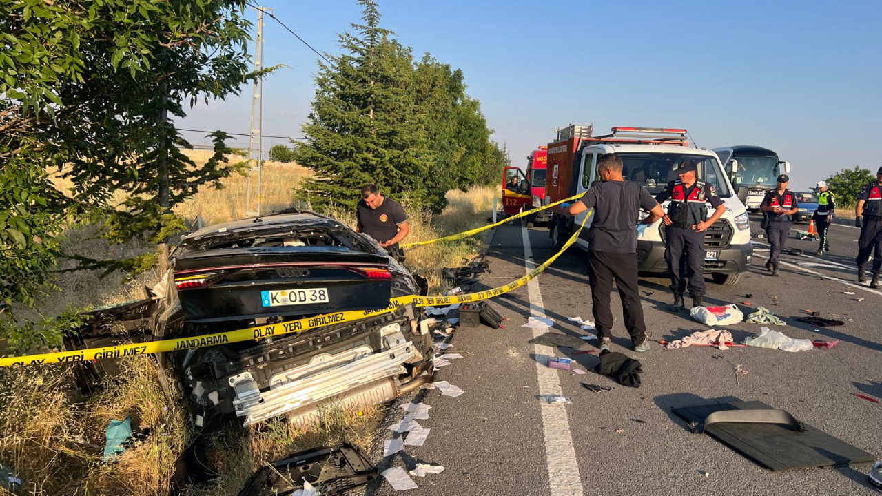 Almanya’dan Kayseri’ye gidiyorlardı! Feci kazada 3 kişi hayatını kaybetti