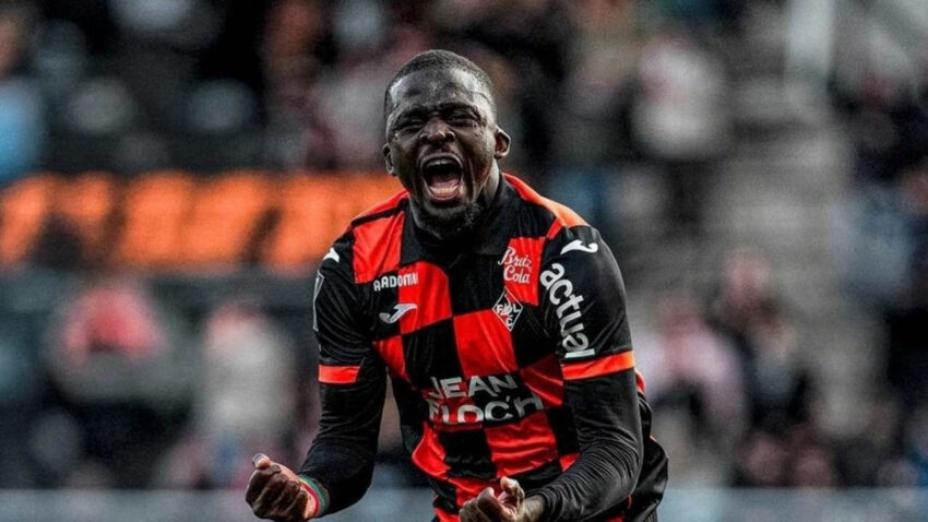 Amedspor unlu golcuyu istanbula getirdi imza atacak FfP2ihsQ.jpg