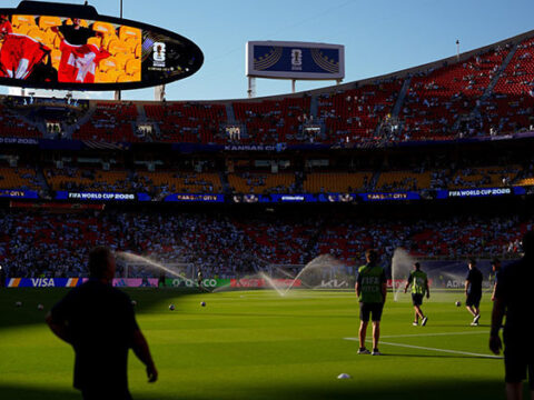 Amerikan ruyasinin artiklari ve ambalajli futbol qHxT9MXu.jpg