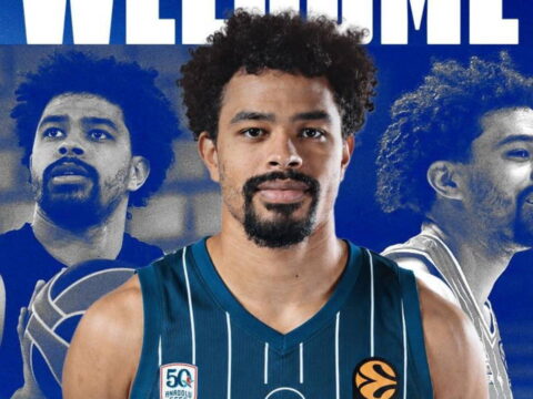 Anadolu efes collin malcolmu renklerine bagladi 1izFHZhJ.jpg