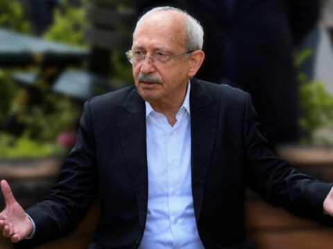 Anayasa profesoru hem illegal hem gayrimesru deyip kilicdaroglunun genel baskanligini acikladi bSi8BUG2.jpg
