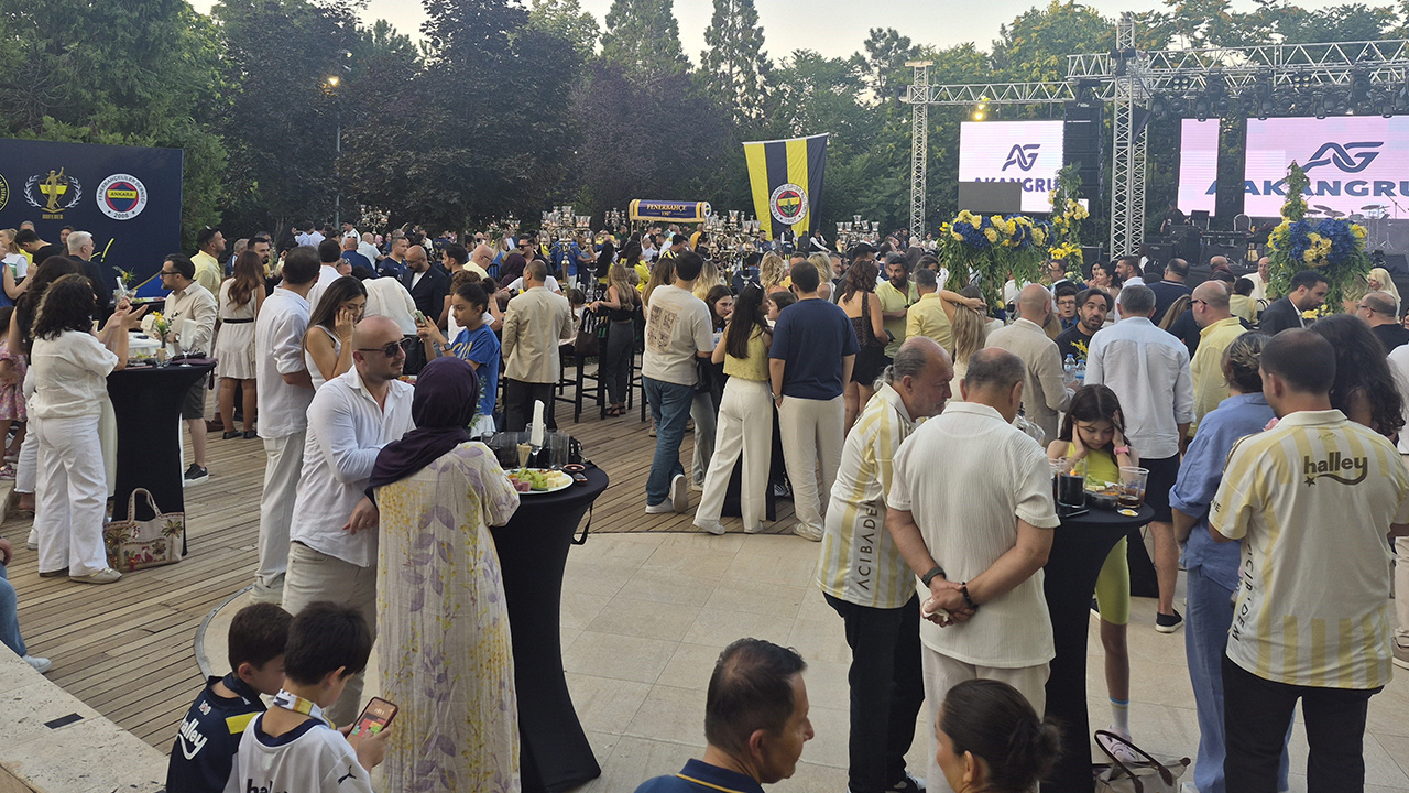 Ankara’da Fenerbahçe rüzgarı: Fenerbahçeliler günü kutlandı