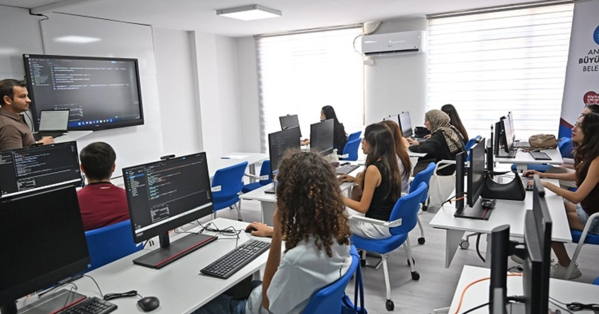 Antalya dijital genclik merkezi digem acildi 338yue57.webp