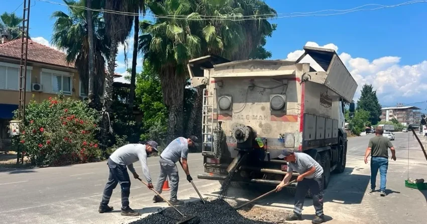 Antalya finikede yollar yenileniyor bordurler boyaniyor fU18juC9.webp