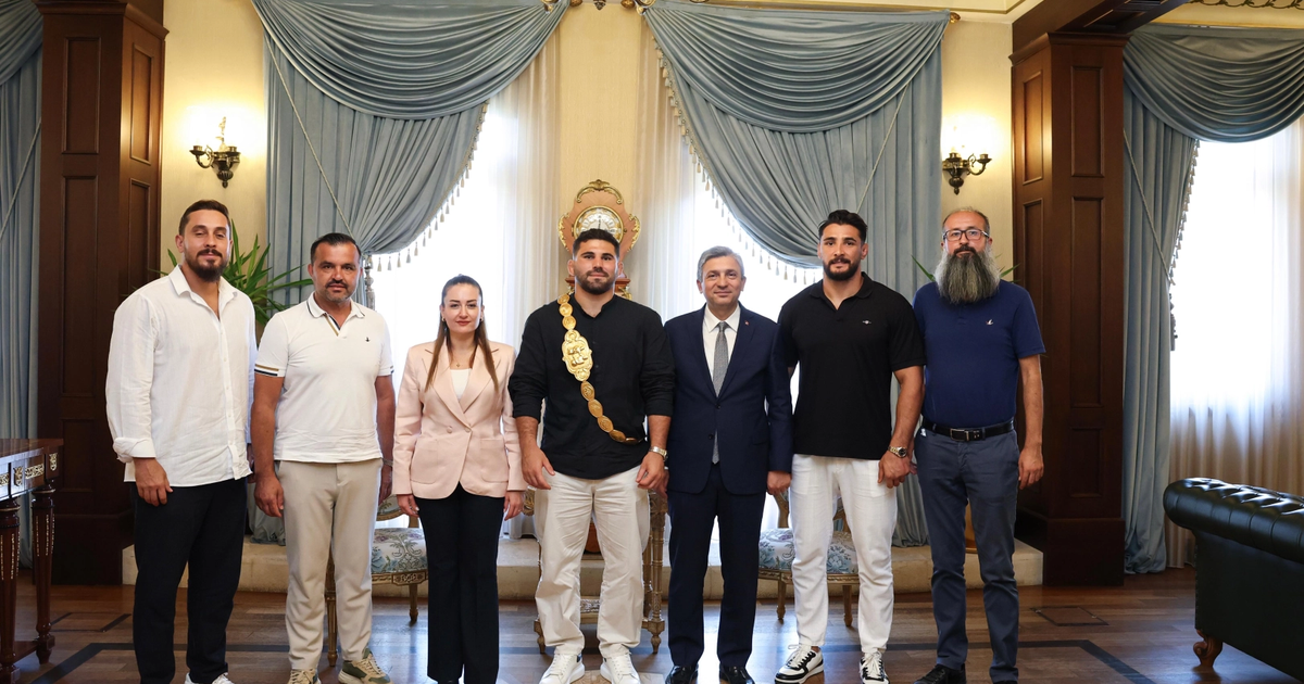 Antalyada baspehlivan erkan tastan vali sahine ziyaret k3MqxkEd.webp