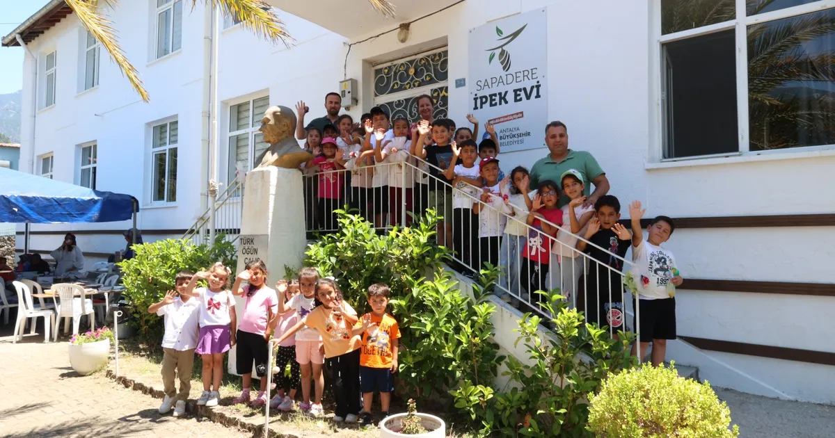 Antalya’da köy okulu ipek evine dönüştü