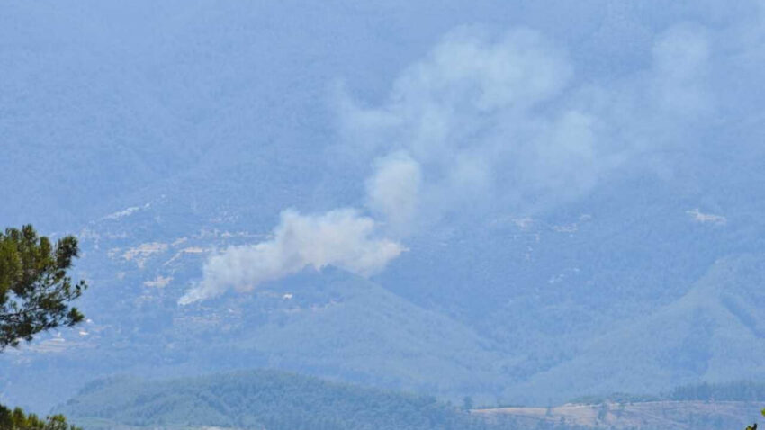 Antalyada ormanlik alanda korkutan yangin 2 helikopterle mudahale edildi 4mjgDT86.jpg