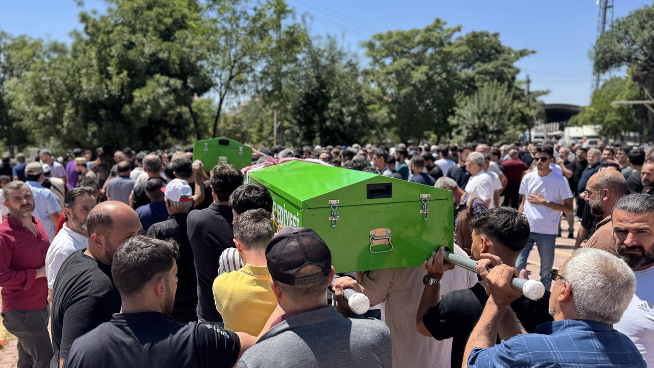 Antalya’daki kazada hayatını kaybeden 5 kişi son yolculuğuna uğurlandı