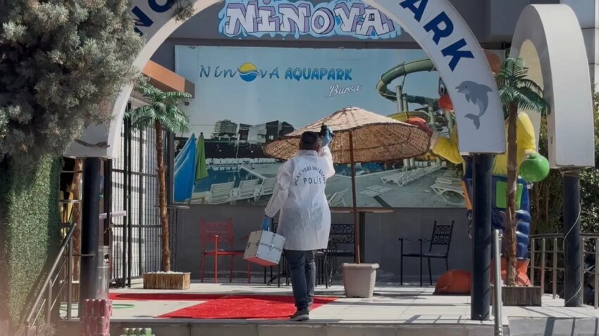 Aquaparkta 10 metrelik kaydiraktan dustu 16 yasindaki havuz gorevlisi agir yaralandi PRfDdULy.jpg