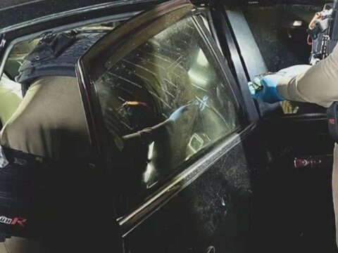 Arabasina binen adam hayatinin sokunu yasadi hemen polisi aradi AMOsVaBE.jpg