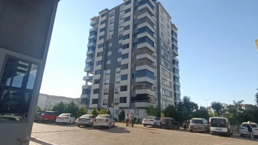 Asansor faciasi 66 yasindaki kadin sikisarak hayatini kaybetti DYbpiK3v.jpg