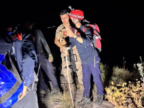 Askeri helikopterle kurtarildilar 2 muhendis sirnakta dagda mahsur kaldi 5jTFKeCJ.jpg