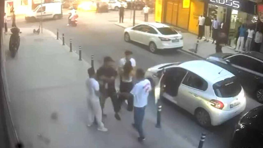 Avcilarda yol verme kavgasi kamerada tekme tokat birbirlerine girdiler akBHTReh.jpg