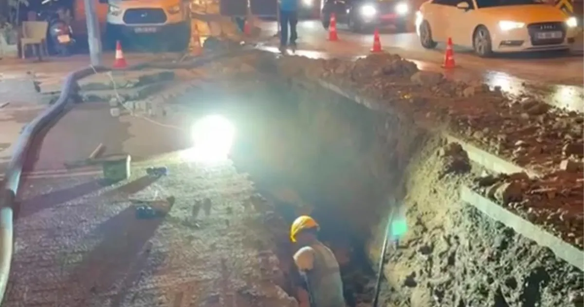 Ayvalık’ta kanalizasyon hattındaki göçük 36 saatte giderildi