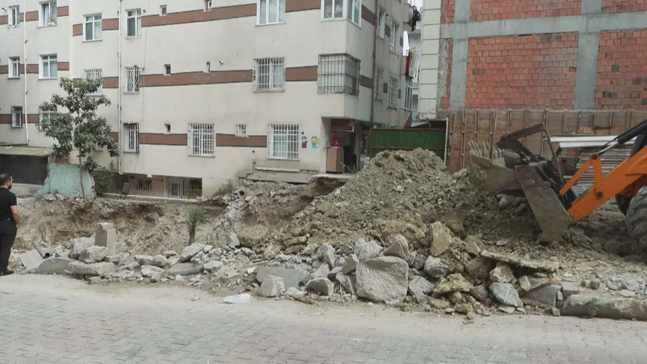 Bahçelievler’de 6 katlı bina tahliye edildi: ‘İki kaçak kat ilave edilmiş’