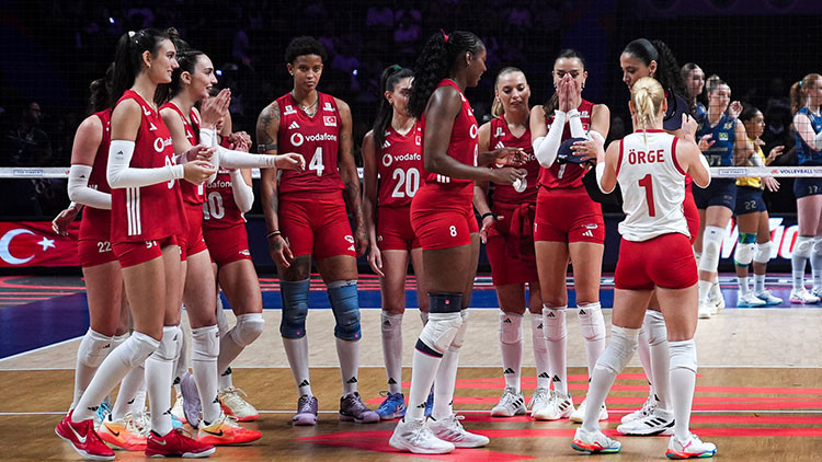 Bakan bak milletler ligi sampiyonu a milli kadin voleybol takimini kutladi uHuZdZv5.jpg