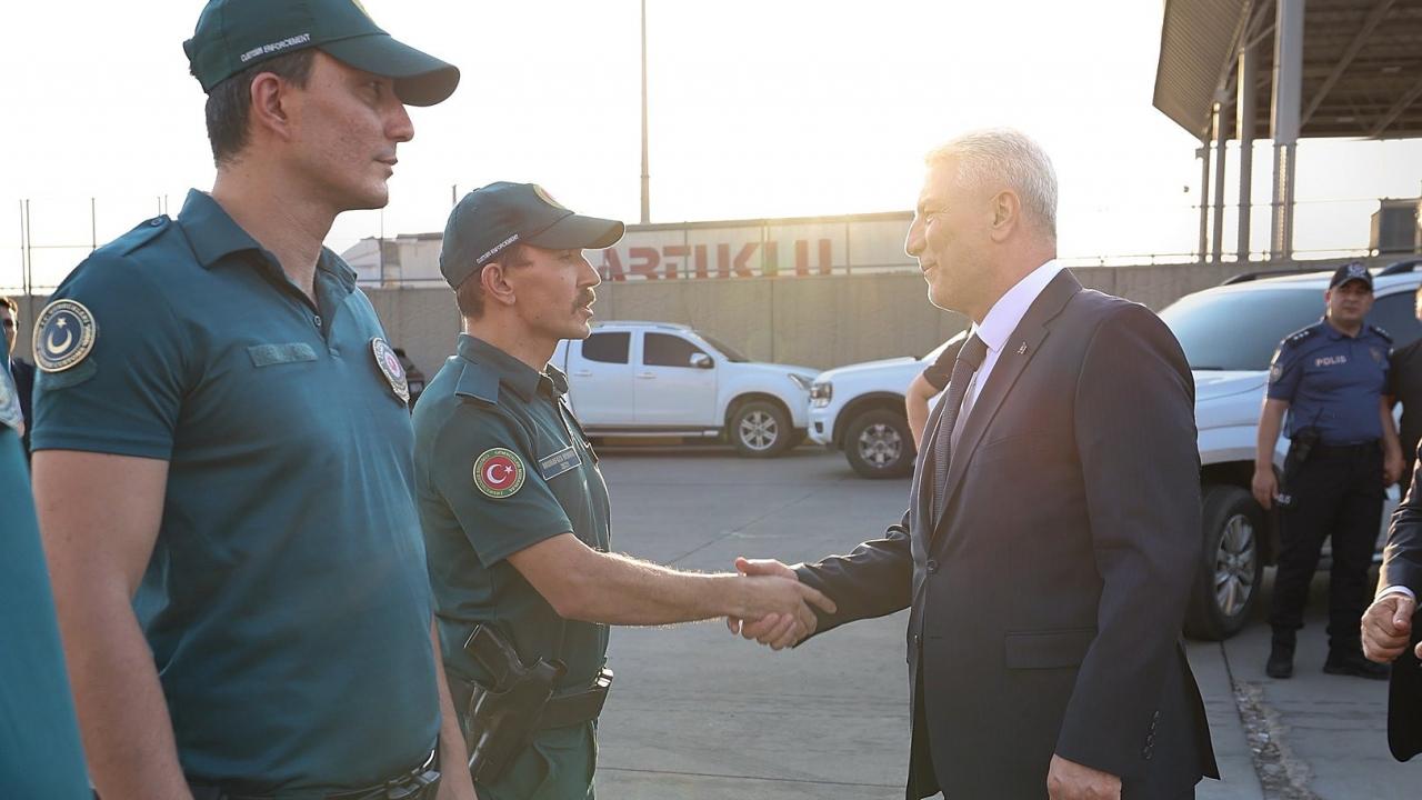 Bakan Bolat, Habur Sınır Kapısı’nda incelemelerde bulundu