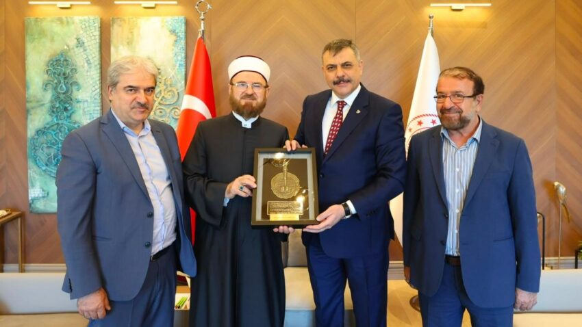 Bakan ciftci dunya musluman alimler birligi baskani karadagi ile gorustu 48wDUHVm.jpg