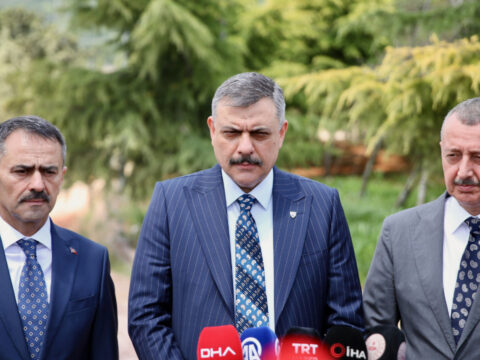 Bakan ciftciden sokak hayvanlari hakkinda aciklama veriyi acikladi Yv99rmHE.jpg