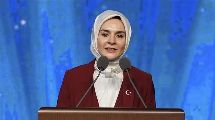 Bakan goktas belcika milli gunu resepsiyonunda konustu LcCtJbTf.jpg