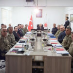 Bakan guler kktcde mehmetcik ile bir araya geldi IH93nKQn.jpg