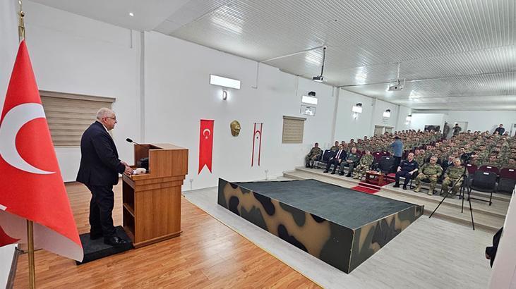 Bakan gulerden kktc 14 zirhli tugay komutanligina ziyaret YuazI372.jpg