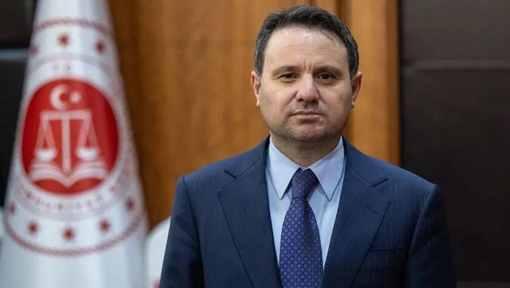 Bakan Gürlek’ten Kızılay’a 150 bin liralık bağış! Manevi tazminatı ihtiyaç sahipleri için bağışladı