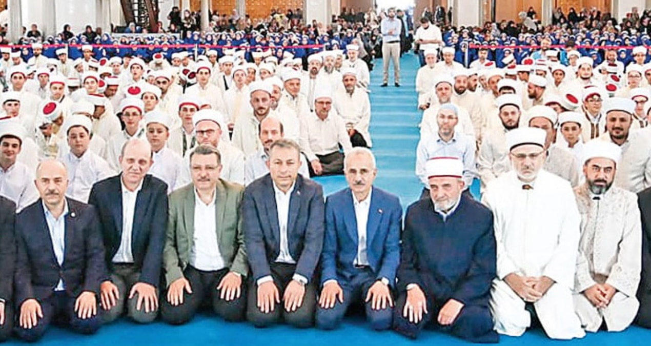 Bakan hafızlara bilimi anlattı