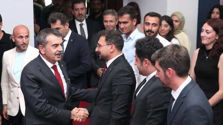 Bakan tekin erzurum milli egitim akademisindeki ogretmen adaylariyla bulustu Fk2EiwJ1.jpg