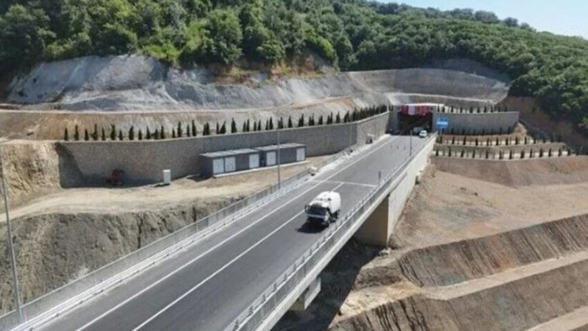 Bakan uraloglu 60 dakikalik yol yarim saate dustu k2WXMZKk.jpg