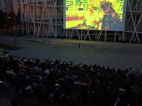 Bakirkoyde acik hava sinema gunleri basladi XqBSwA7X.webp