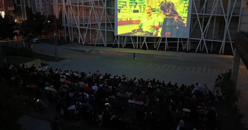 Bakirkoyde acik hava sinema gunleri basladi XqBSwA7X.webp
