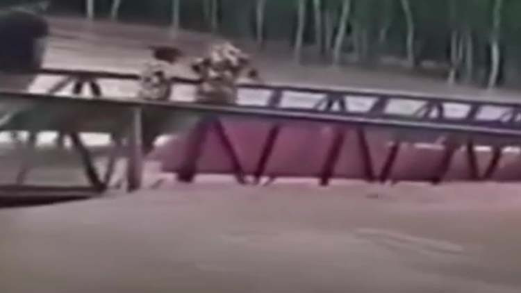 Bangladeste kopru coktu 4 kisi nehre dustu cQzQlaZL.jpg
