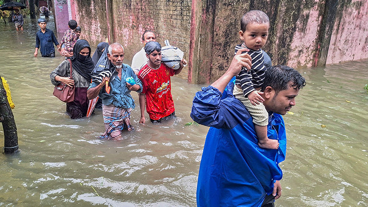 Bangladeş’teki sel ve heyelanlarda 51 kişi hayatını kaybetti