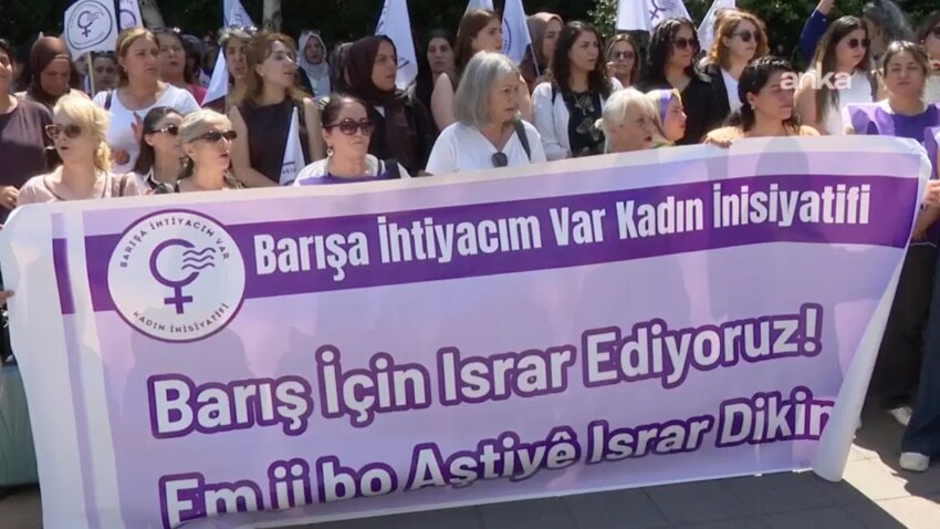 Barisa ihtiyacim var kadin inisiyatifi demokratik siyasetin onunu acan bir yasa icin israr ediyoruz QIHS2qAT.jpg