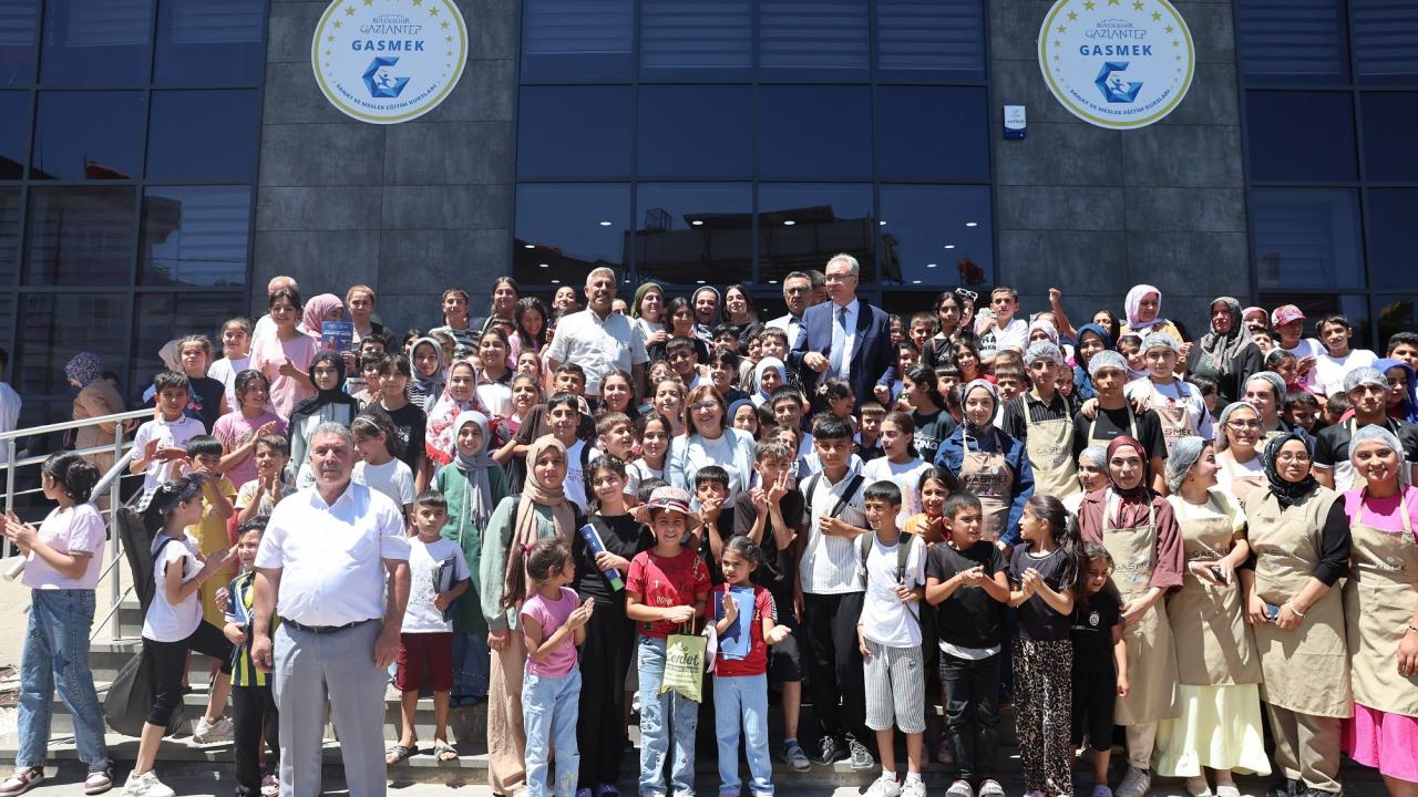 Başkan Şahin, Gaziantep büyükşehir belediyesi yaz okullarını ziyaret etti